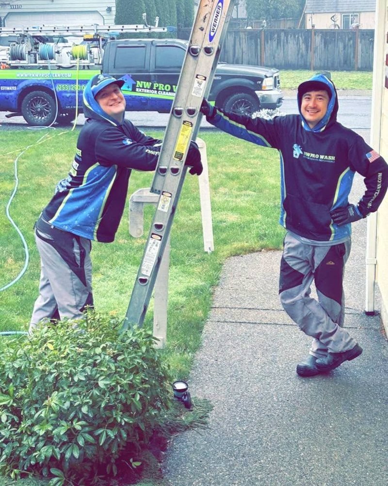 Two NW Pro Wash crew members with a ladder at a customer's house